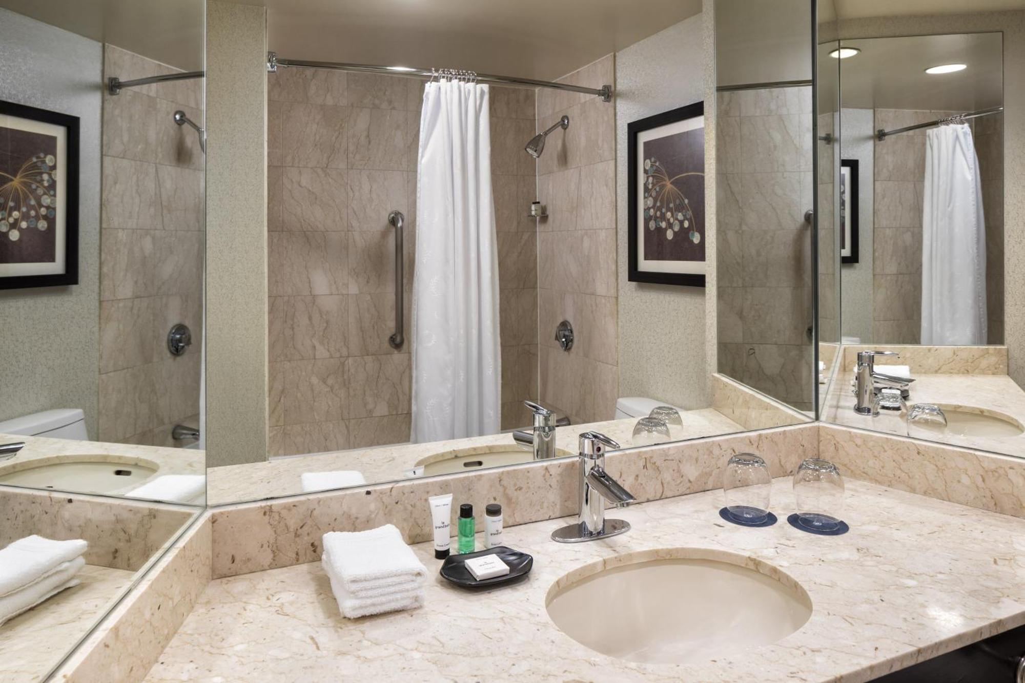 Sheraton Suites Chicago O'Hare Rosemont Exterior photo