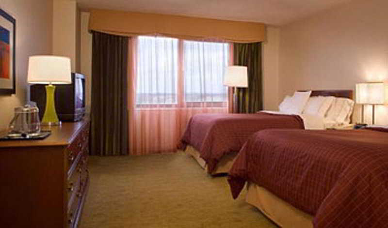 Sheraton Suites Chicago O'Hare Rosemont Room photo